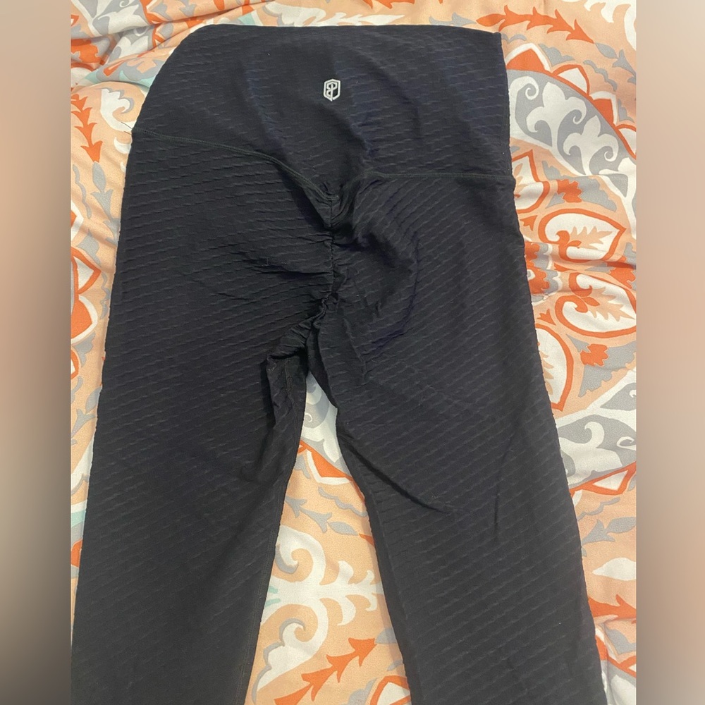 Born primitive scrunch butt leggings